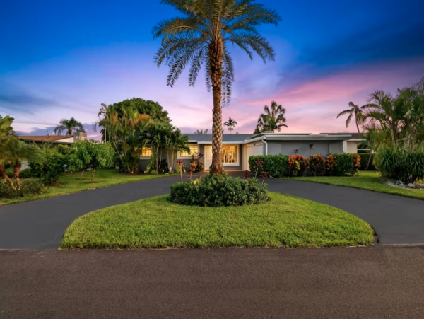 Luxurious Fort Lauderdale River Access with Heated Pool & Kayaks